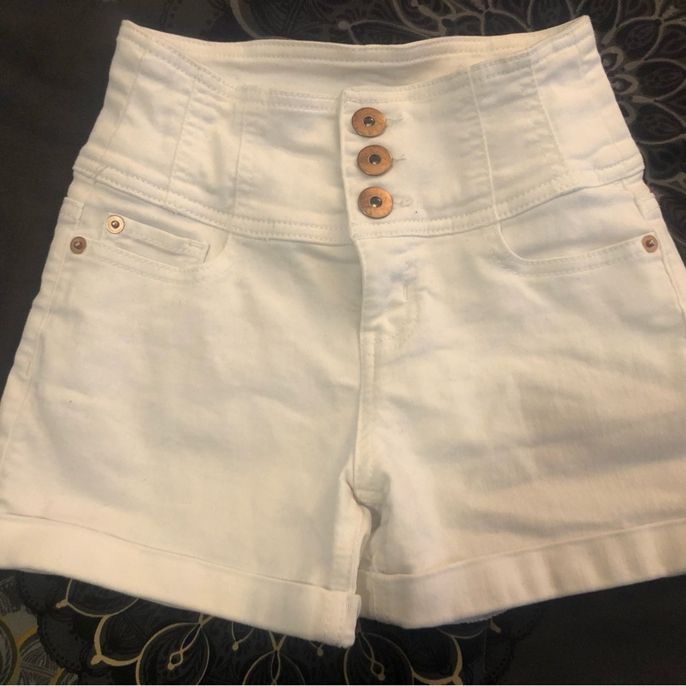 White stretchy jean shorts size 1